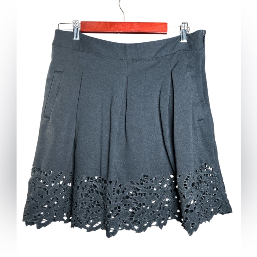 BCBGMaxAzria Black A-Line pleated cut out hem  Skirt with Lace Detail 8